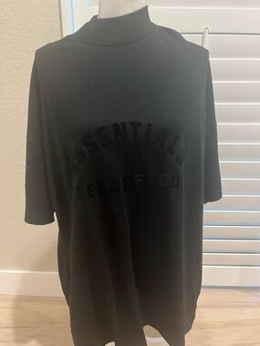 Men’s essentials Black Graphic Short Sleeve Tee